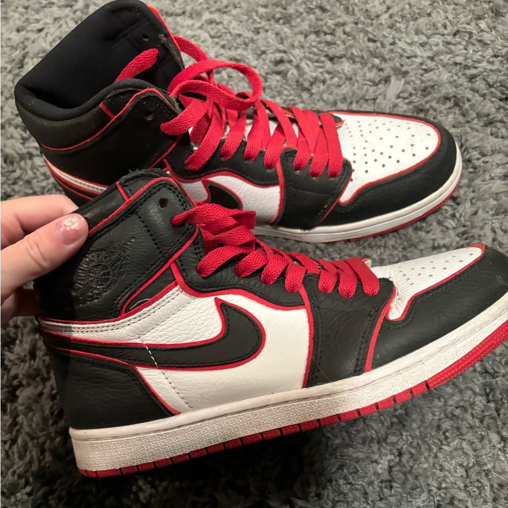 size 7 women’s bloodline Jordan 1